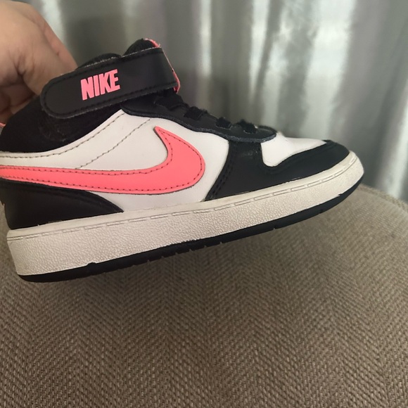 Nike Court Borough Mid 2 toddler, girls size  size 9C - Picture 1 of 8